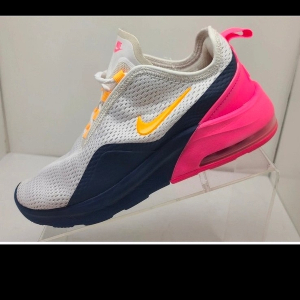 Nike Women's Air Max Motion 2 in White, Pink, and Navy Size 10